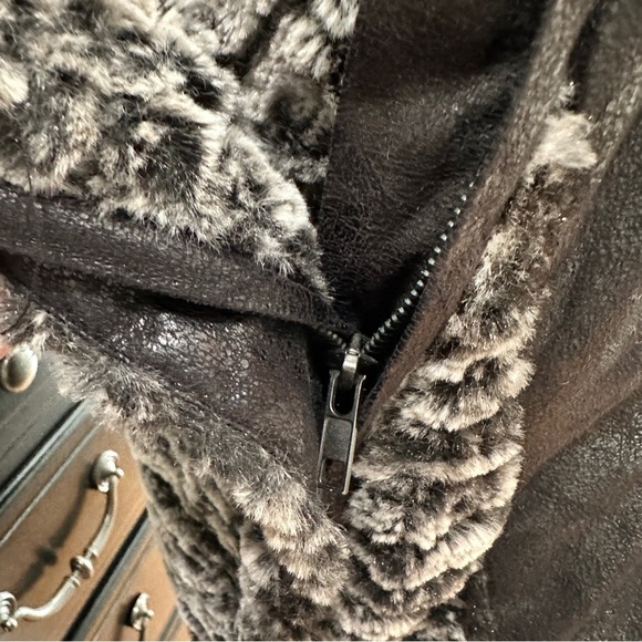 Dolce Cabo Faux Fur & Faux Leather Drape Vest Size S – Black/Gray - Picture 9 of 16